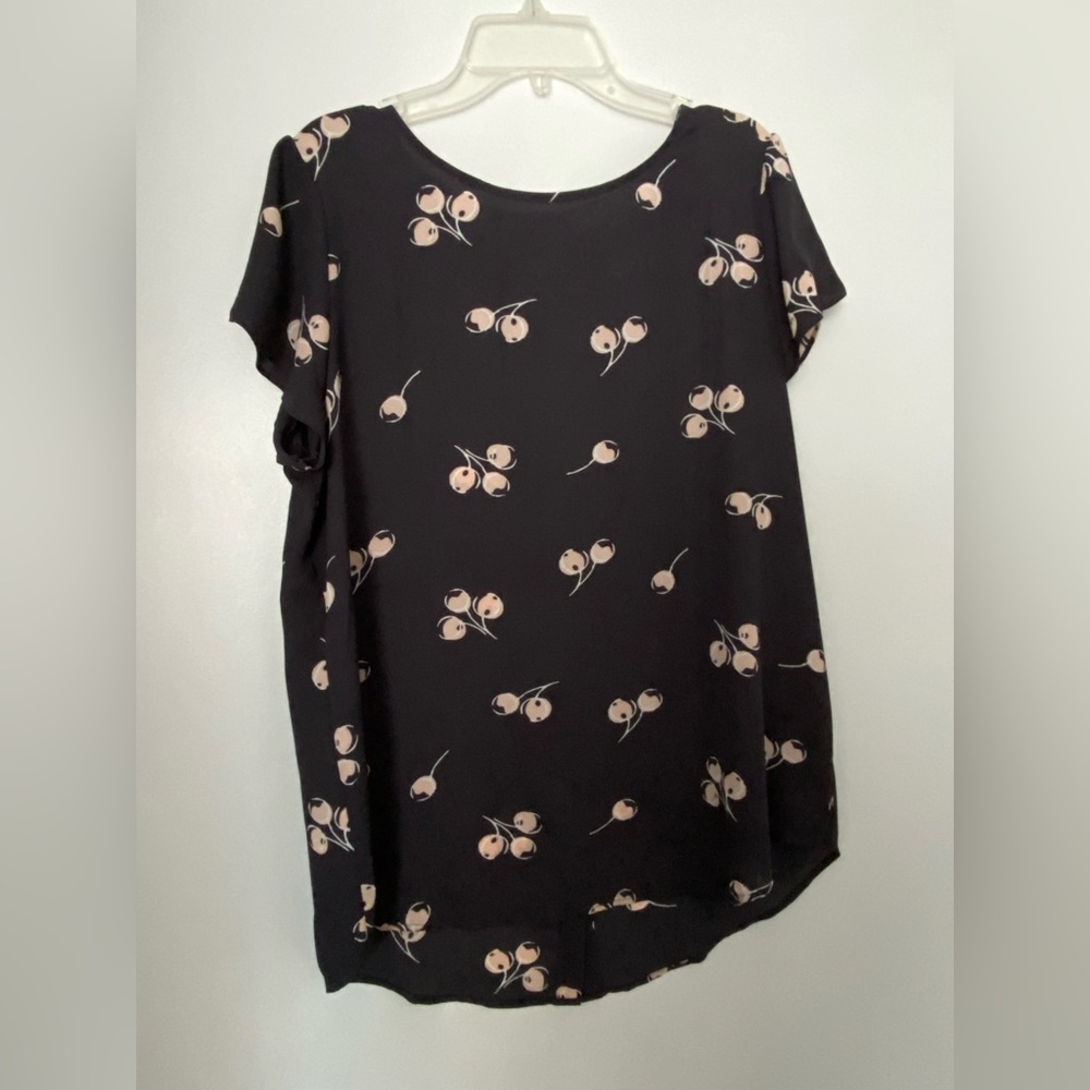 Flowy Loft top, excellent condition.  Easy care, easy to wear.
